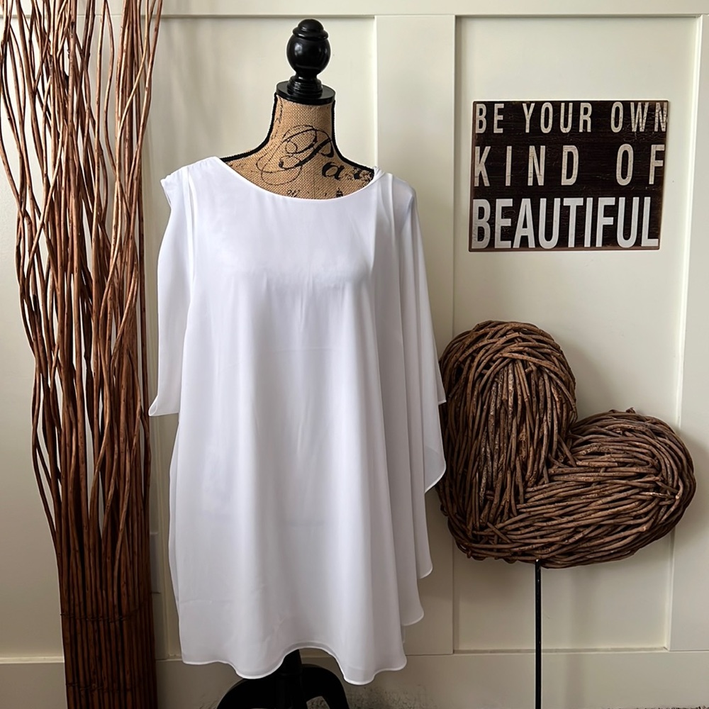 Chico’s White Sleeveless Tunic W/Asymmetrical Batwing Sleeve